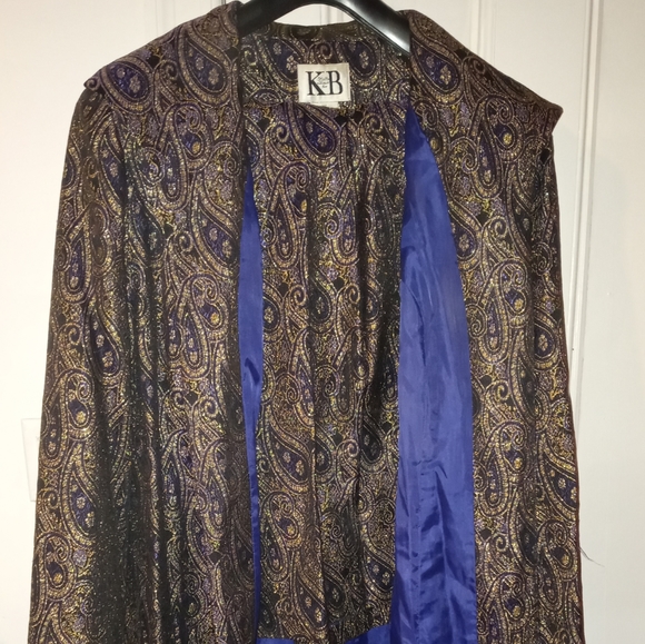 BEAUTIFUL SKIRT SUIT - Picture 2 of 10